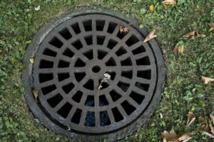 sewer-cover-178443_640